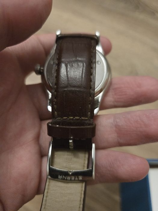 Часовник Eterna Artena