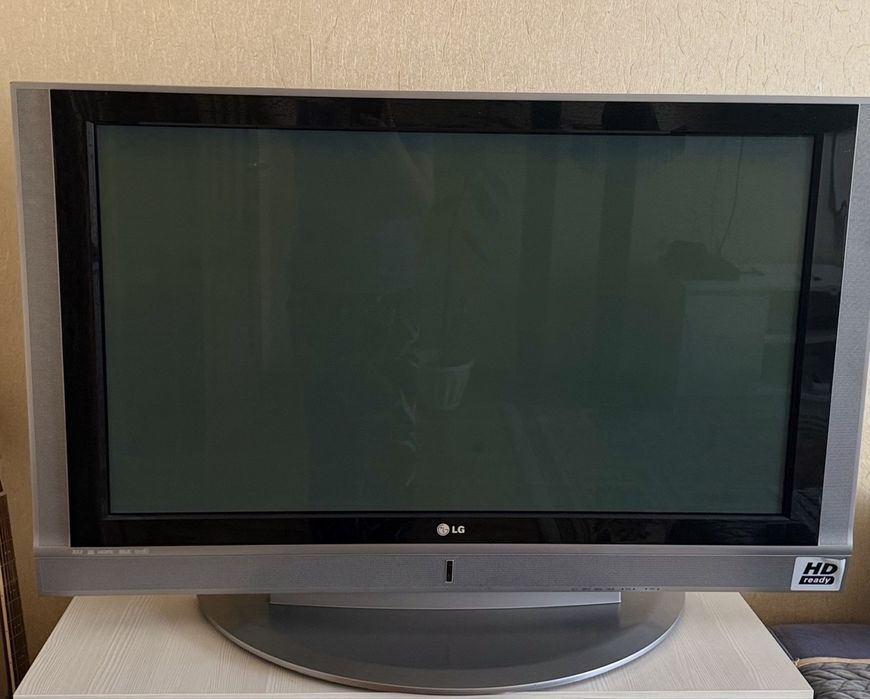 Телевизор LG диагональ 107 см