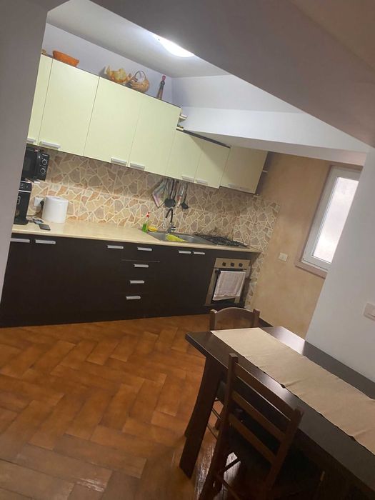 Apartament 3 camere,mobilat, zona Sala Polivalentă