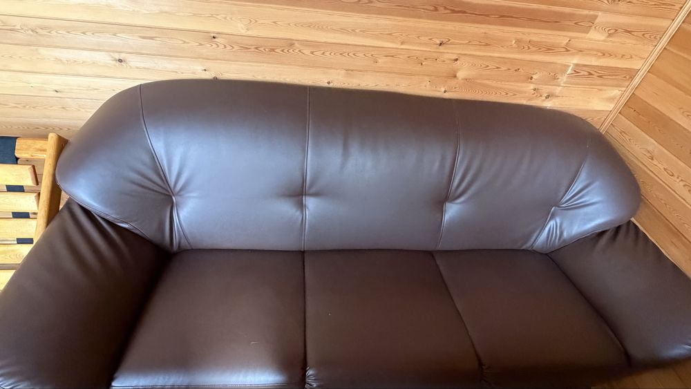 Продаю кожаный диван