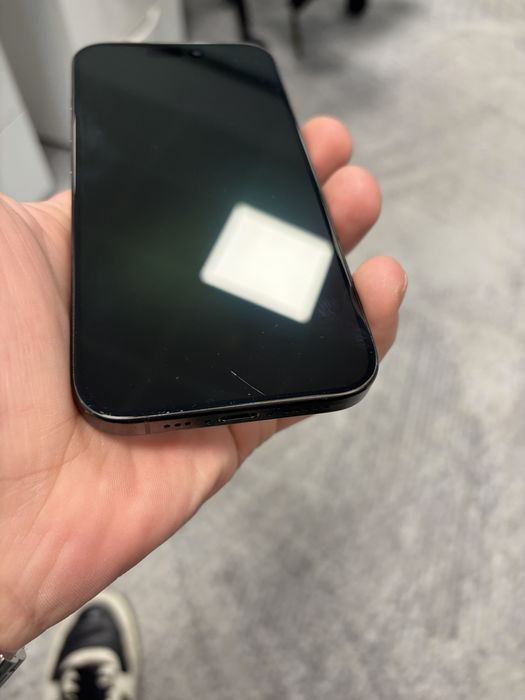 Iphone 15 pro liber de retea