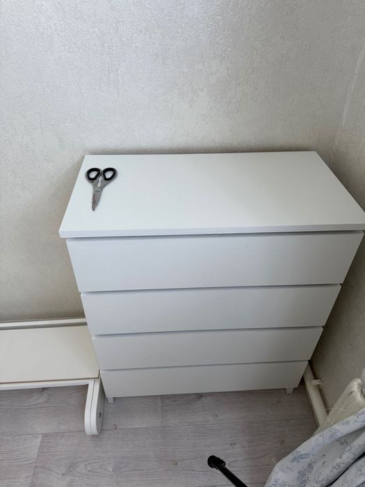 Комод белый с 4 ящиками