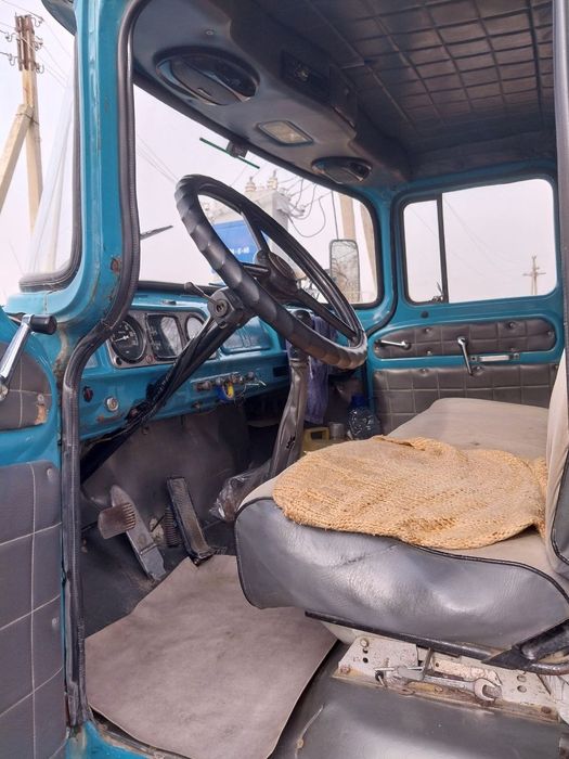 Zil 130 йили 1996 матор Урал каропка 9 талик панишни павишениси бор ра