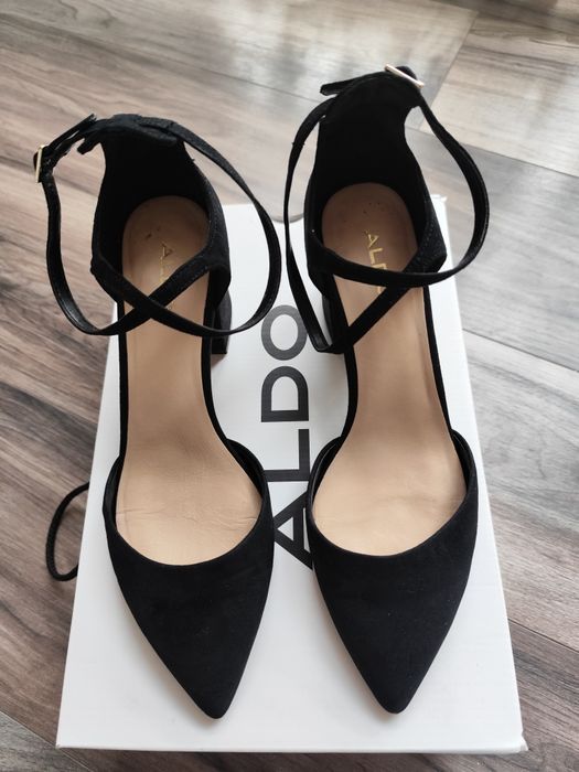 Pantofi ALDO
 Vârf ascutit, iar in spate călcâiul este bine fixat. Inc