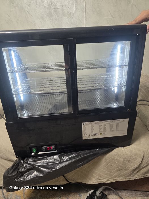 Настолна хладилна витрина