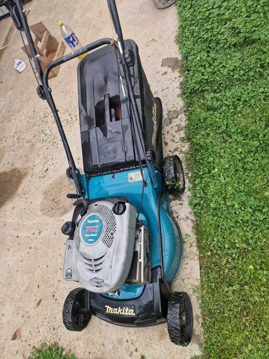 Masina de tuns iarba gazon MAKITA pe benzina BRIGGS cu tractiune cos