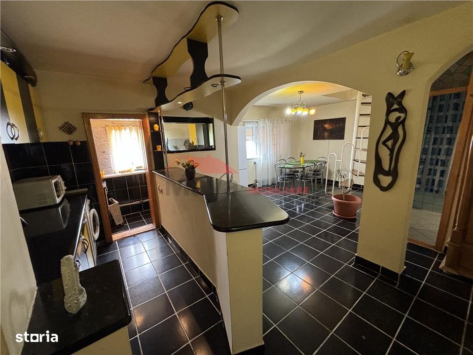 Apartament 4 camere, Han (140 mp)