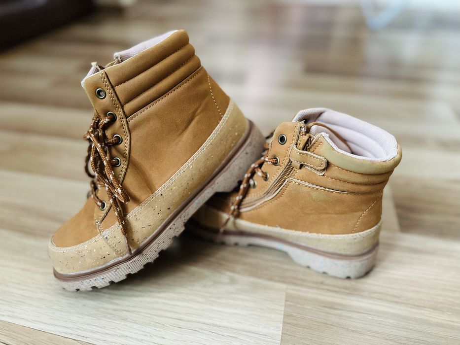 Детски боти Reserved