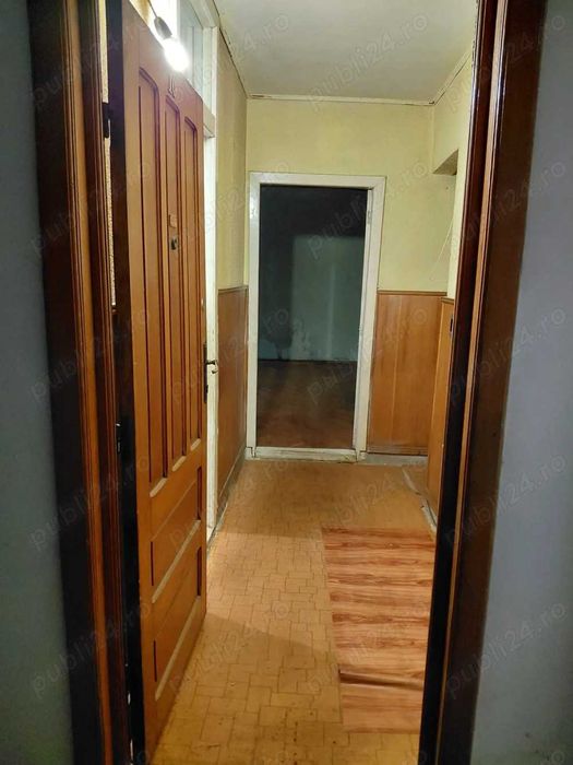 Apartament cu 3 camere decomandat etaj 3