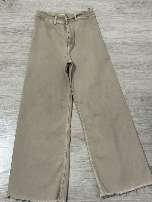 Бежев панталон с широки крачоли,марка Зара,размер М