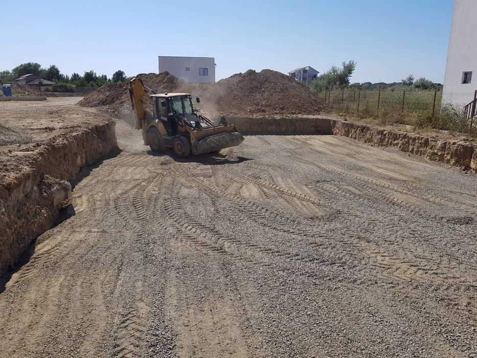 Închiriez Buldoexcavator,Camioane 8x4