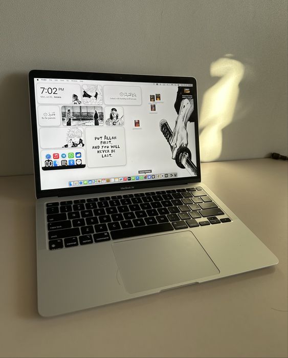 Продам MacBook Air 2020 (Макбук)