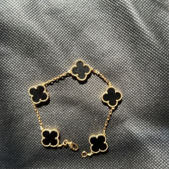 Bratari stil trifoi diferite culori