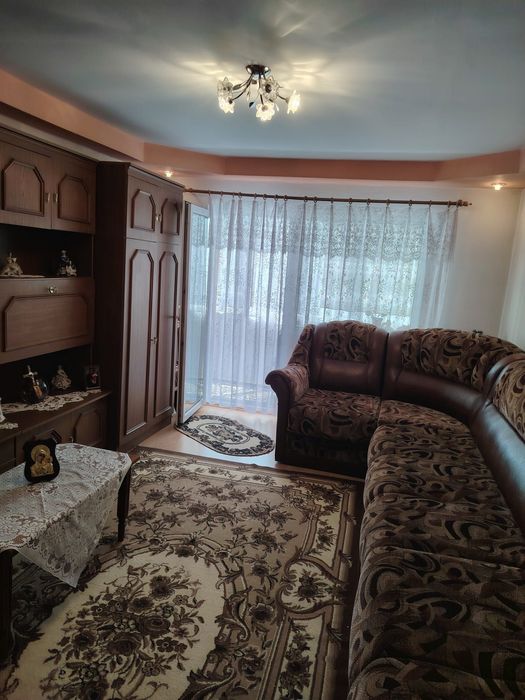 Vând apartament 3 camere  Râșnov