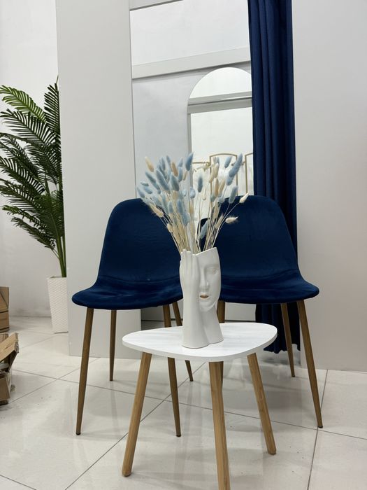 Стулья и журнальные столики