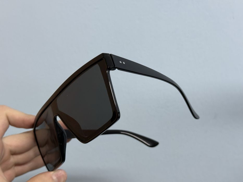 Продам черные очки от солнца унисекс