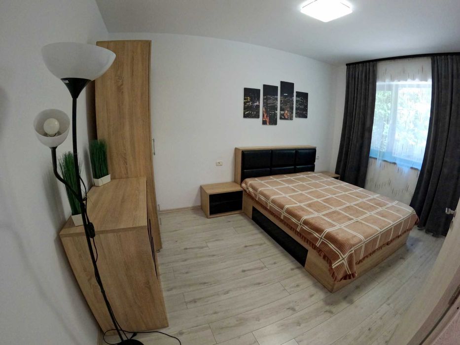 Închiriez apartament cu 2 camere