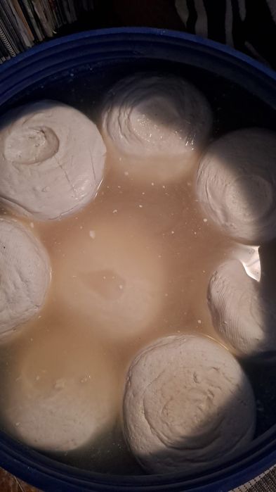 Vând brânză de vacă veche