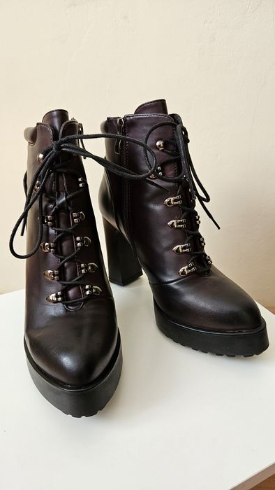 Продам ботильоны женские