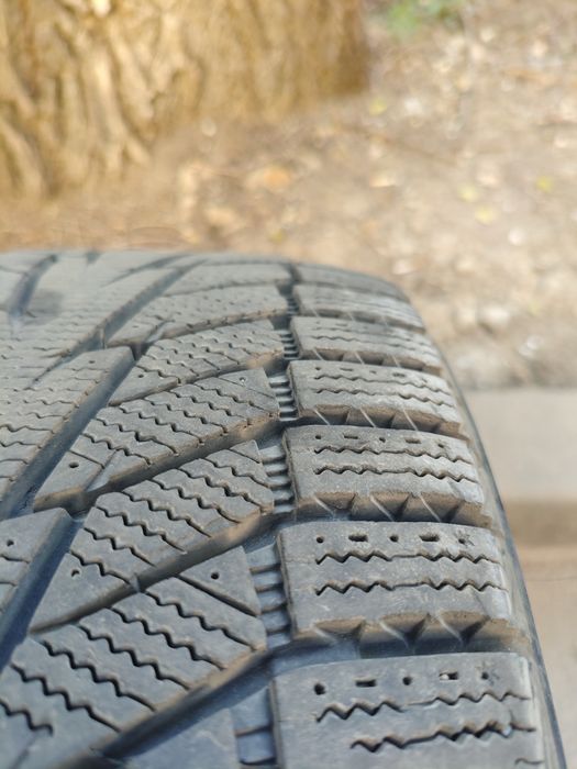 Продам шины лепучку Hankook Winter i*cept IZ