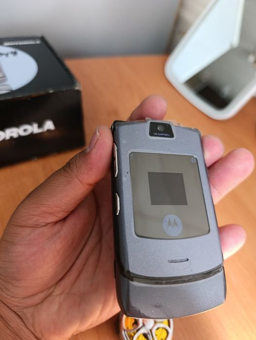 Motorola V3 ретро телефон