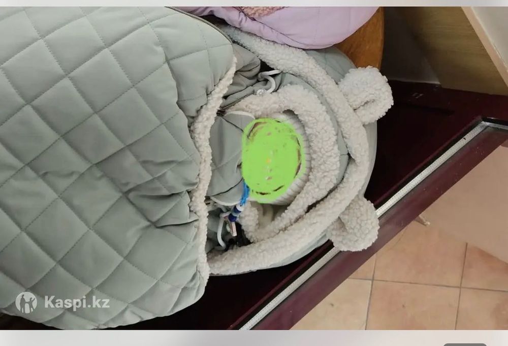 Продам зимний комбинезон 2в1