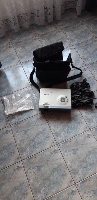 Proiector Sanyo în stare foarte bună