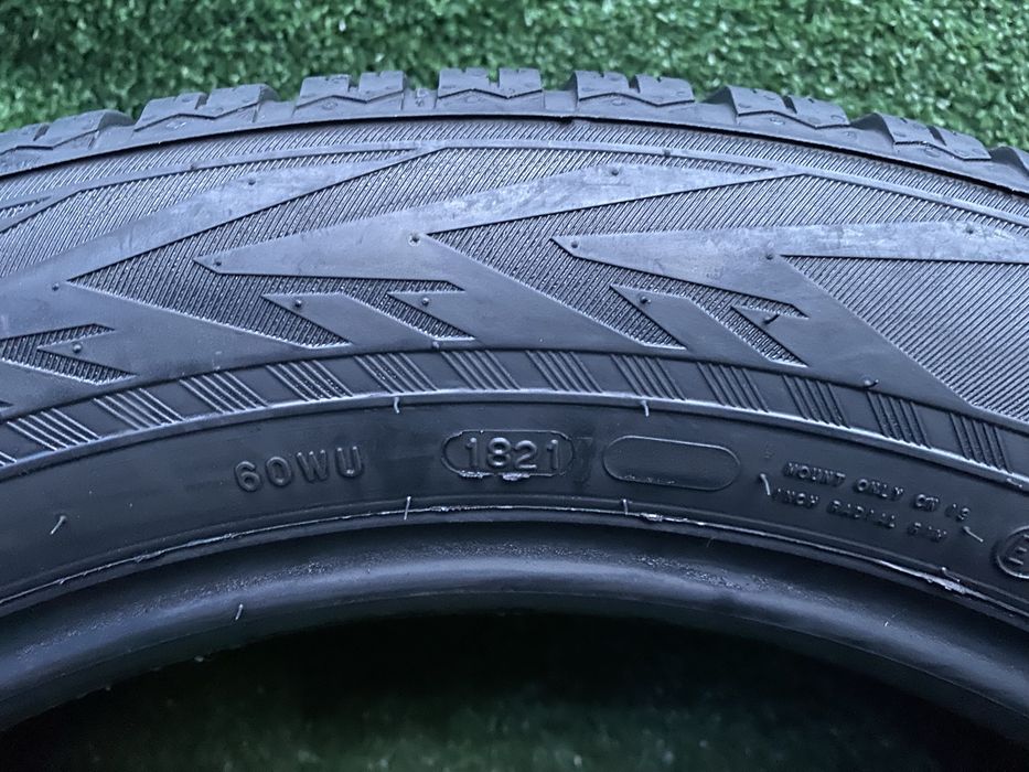 Set 2 anvelope Iarna 235 55 19 105V Nokian WR Suv 4 Dot 1821 5,3mm