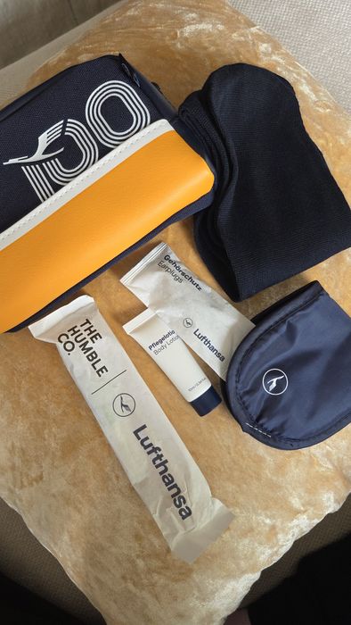 Lufthansa юбилеен несесер, нов, пълен Луфтханза