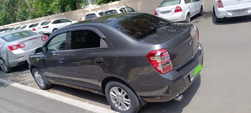 Sotiladi bir qo‘l mashina kam yurgan metan yaxshisi o‘rnatilgan