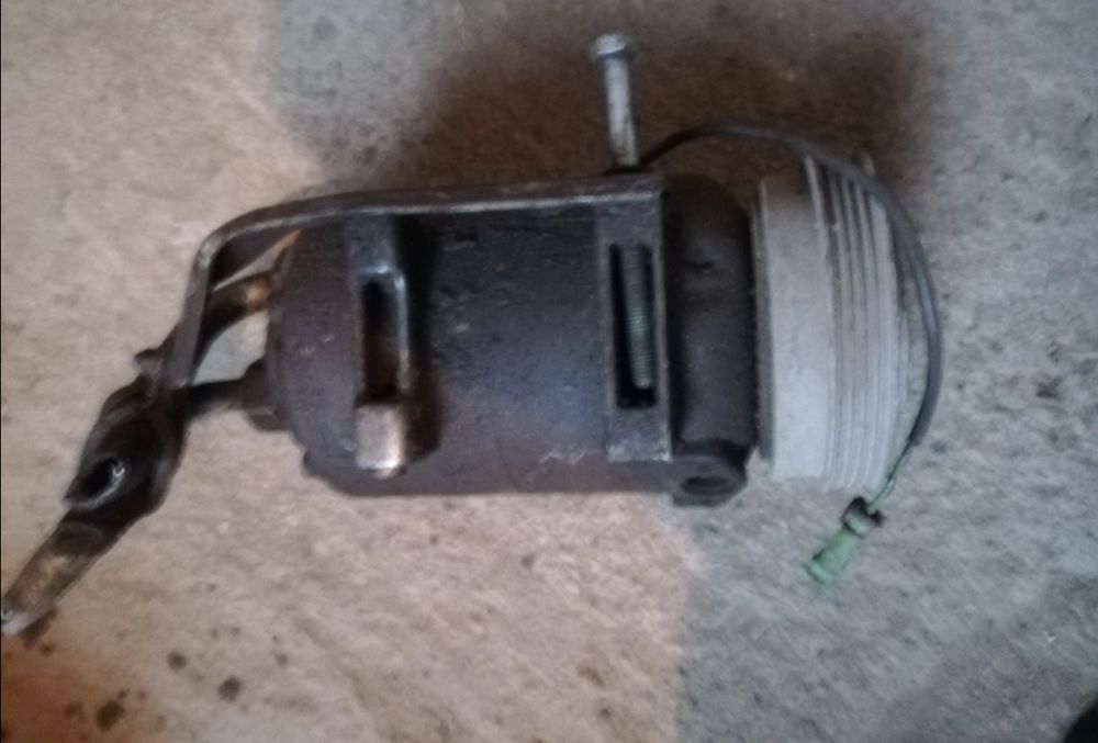 Компрессор кондиционера ауди А4  1.6     15000тыс.