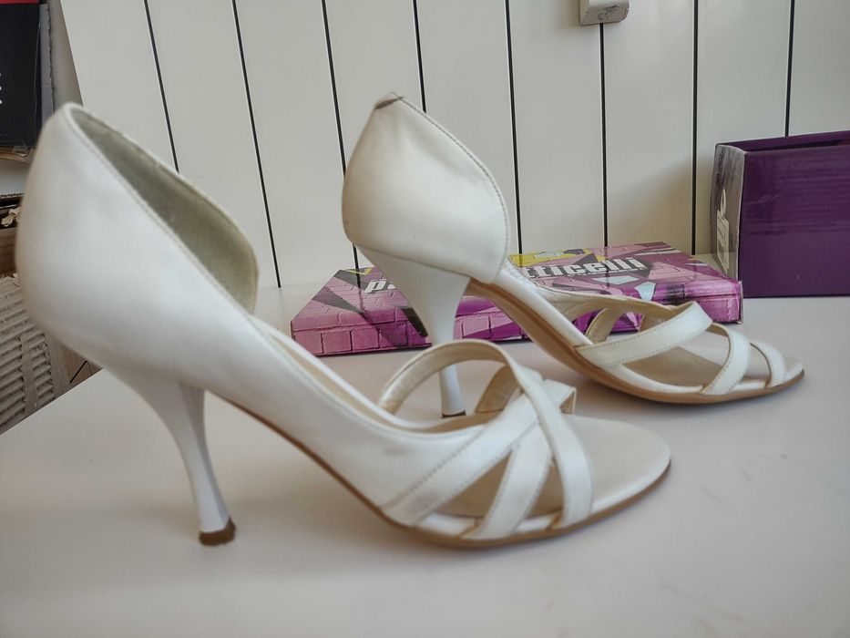 Бели официални обувки на ток Paolo Botticelli