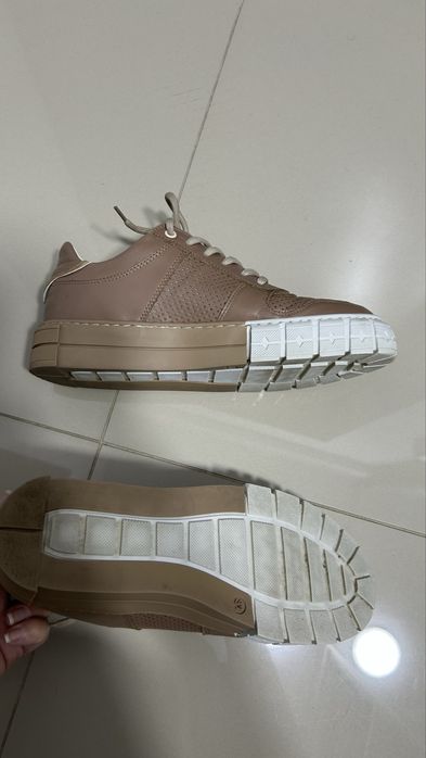 Pantofi din piele naturala
