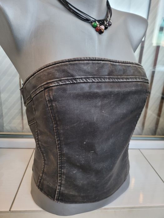 Ново кожено бюстие М и Л