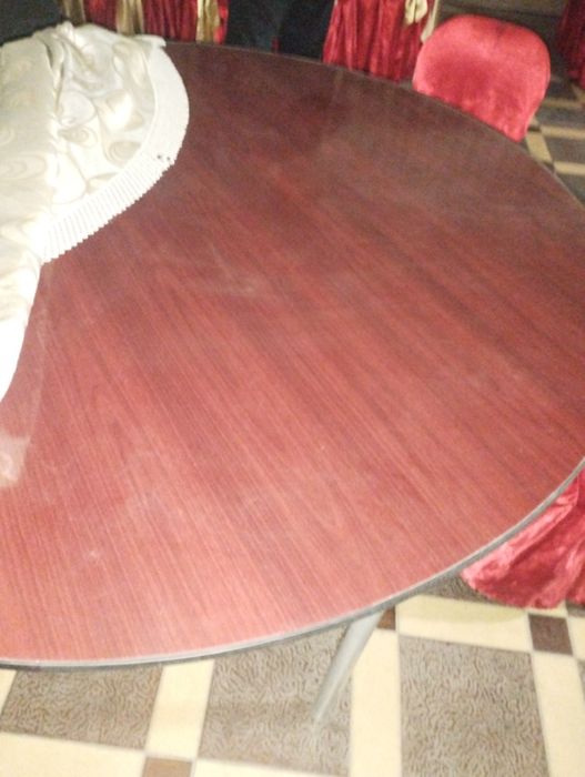 Столлар сотилади. Факат стол. Арзон.