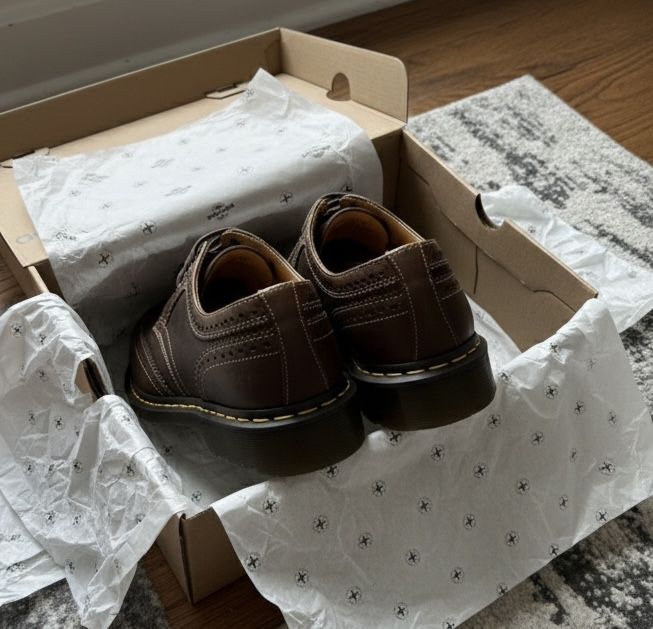 NOU Pantofi Unisex Dr Martens 3989 Brogue Crazy Horse Leather