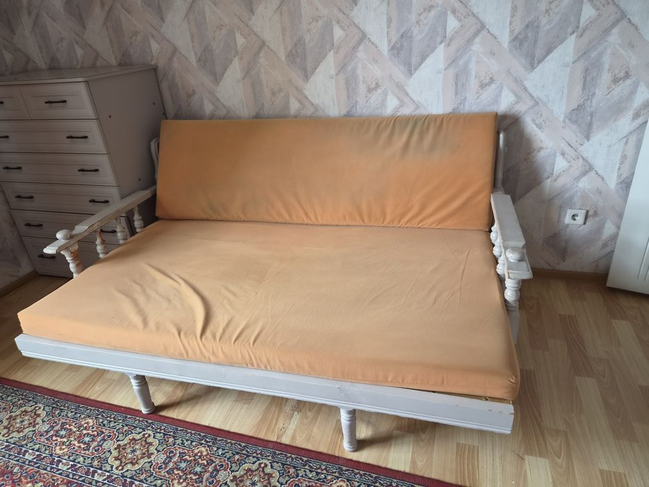 Продам диван и кресло для дачи