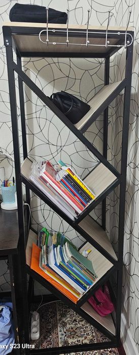 Продам Книжный шкаф