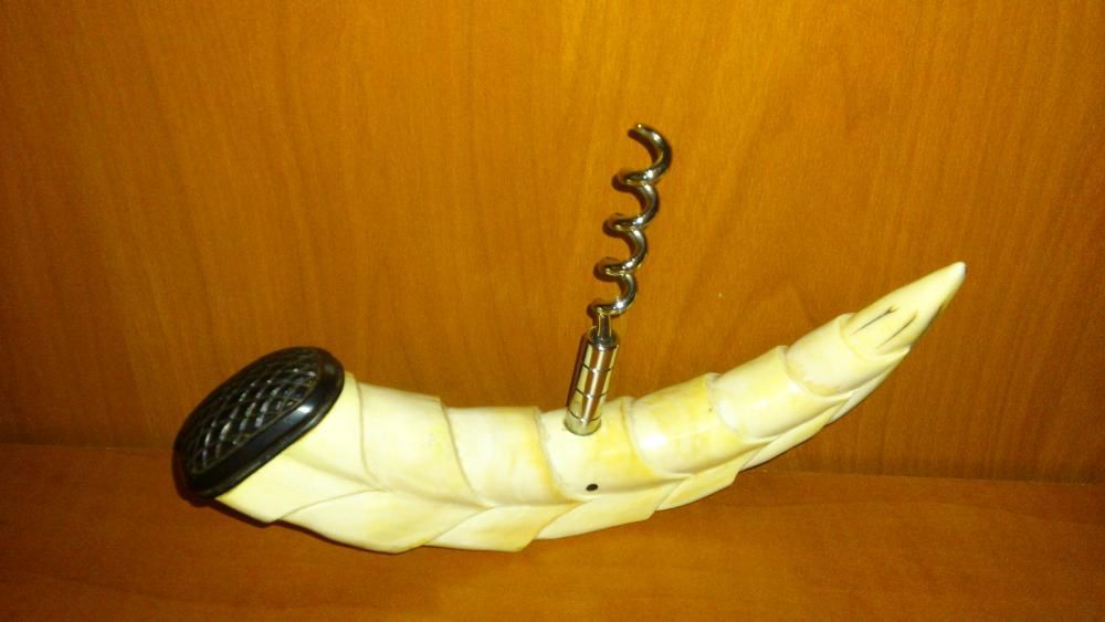 Тирбушон и нож за отваряне на писма