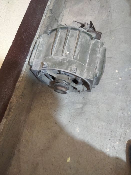 Генератор сотилади ишлайди