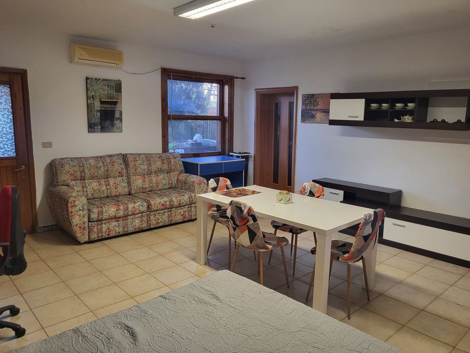 Inchiriez ap la casa