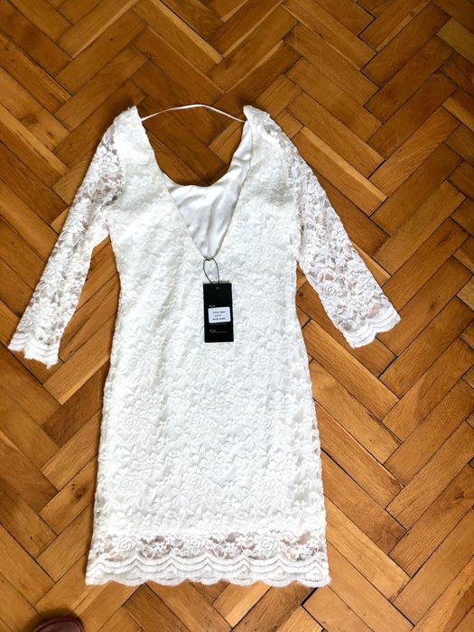 Бяла дантелена рокля нова