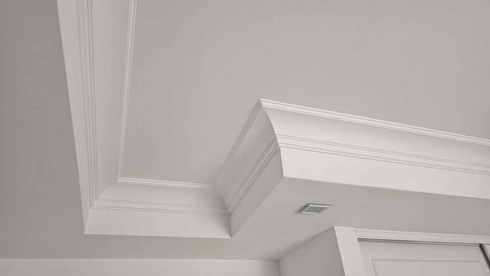 Montaj profile decorative, ancadramente, cornisa, plinta parchet