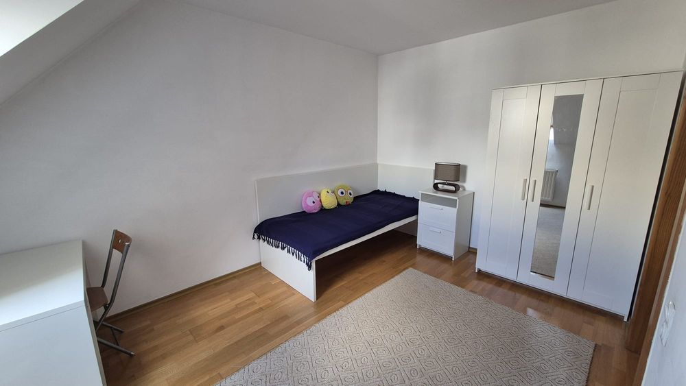 Se inchiriaza casa  cu 3 dormitoare, 3 bai, living mare  str Muntenia