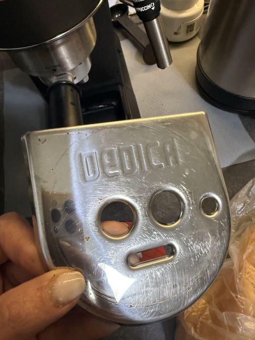 Espressor manual De’Longhi Dedica EC 685.BK, 1300 W, 15 bari, Negru