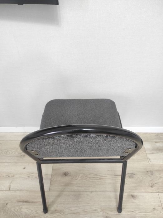 Стулья (красный, черный)