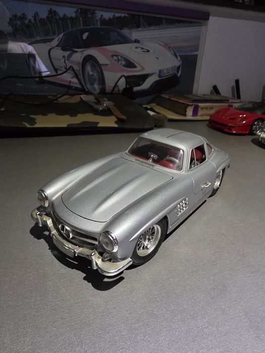 Machete auto diverse, Ferrari, Porsche 1/18 și 1/24.