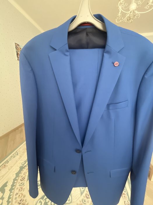 Продается мужской костюм