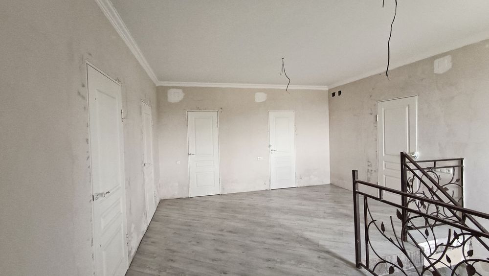 Частный дом с участком.