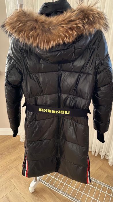 Продам куртку для девочек